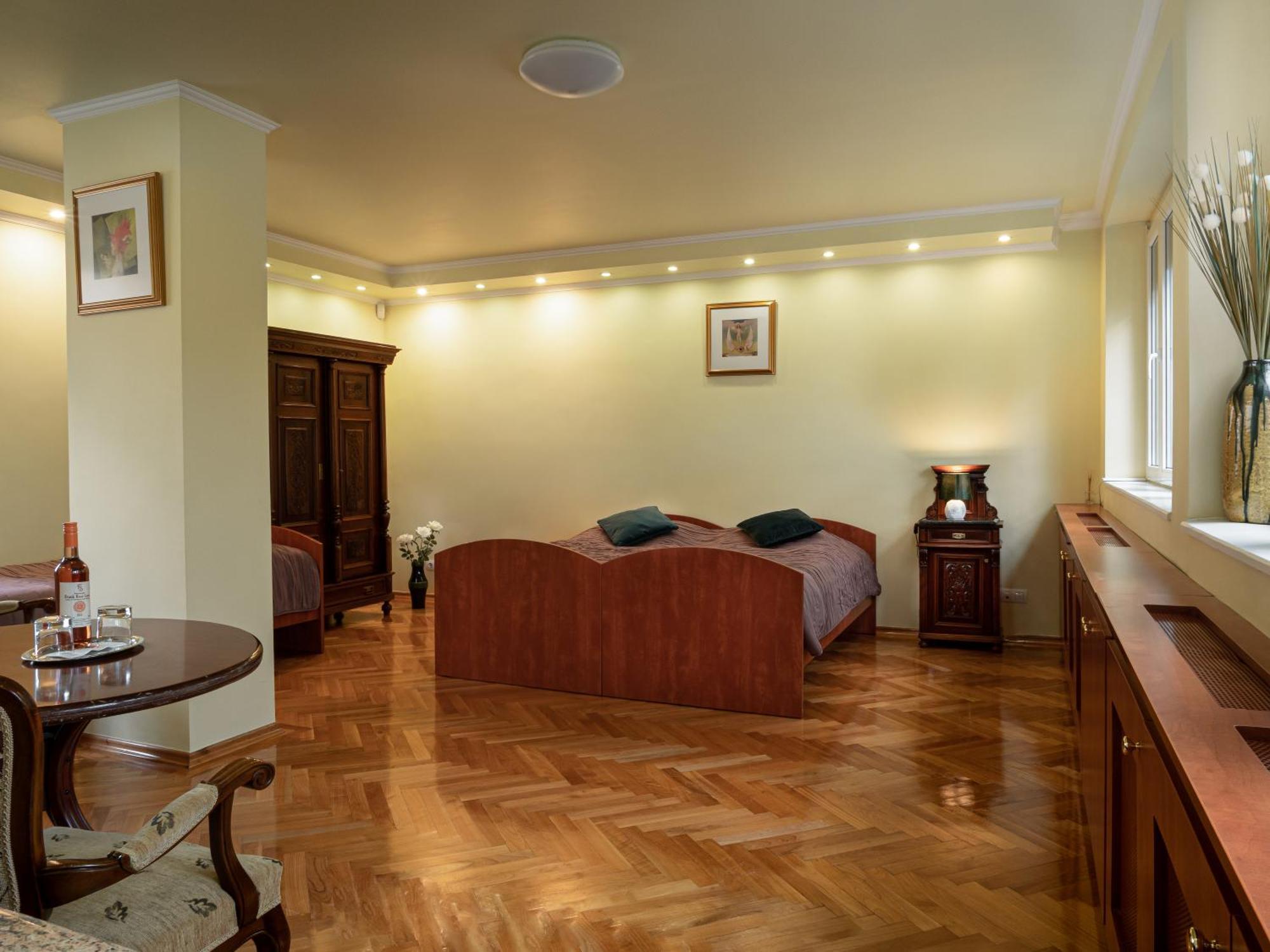 Frank Vendeghaz Hotel Veszpramvarsany Eksteriør billede